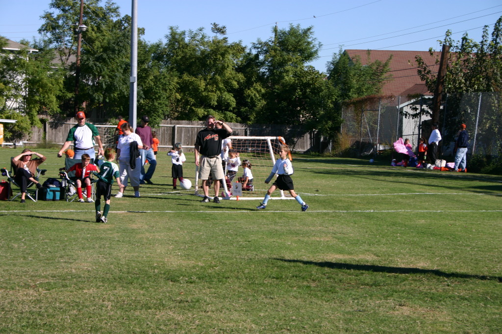 2006/10(October)/Soccer-TigerSharks-Chance/1024x768_2006-10-28-Chance-Soccer-3v3-tourney-11.JPG