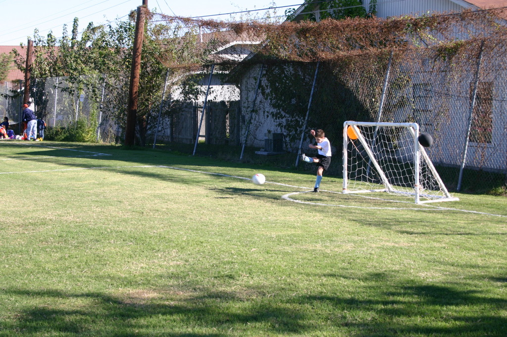 2006/10(October)/Soccer-TigerSharks-Chance/1024x768_2006-10-28-Chance-Soccer-3v3-tourney-13-Matthew.JPG