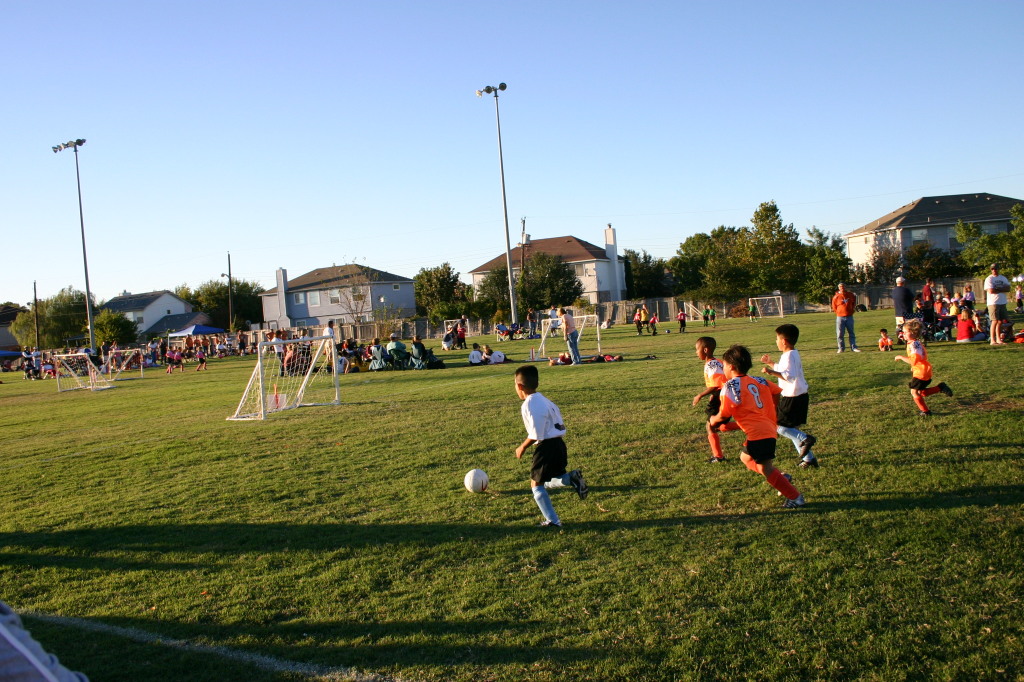 2006/10(October)/Soccer-TigerSharks-Chance/1024x768_2006-10-28-Chance-Soccer-3v3-tourney-41-Juan-Paul.JPG