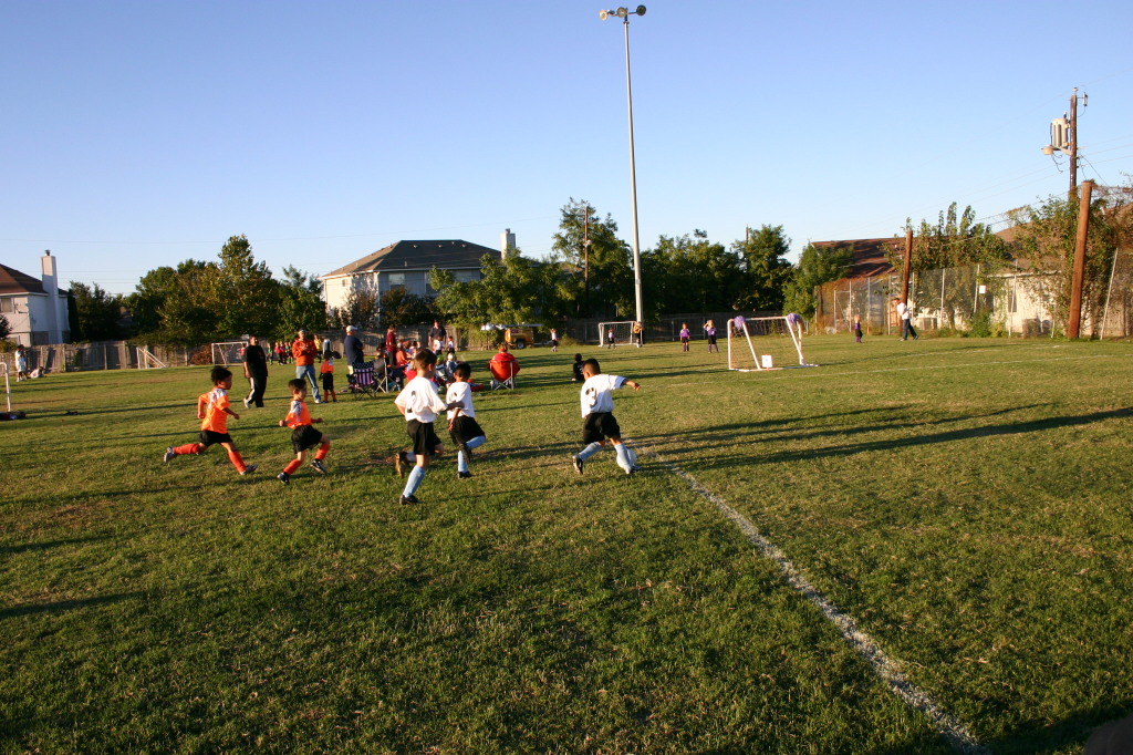 2006/10(October)/Soccer-TigerSharks-Chance/1024x768_2006-10-28-Chance-Soccer-3v3-tourney-44-Juan-Paul-Brandon.JPG