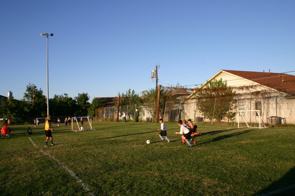 2006/10(October)/Soccer-TigerSharks-Chance/1024x768_2006-10-28-Chance-Soccer-3v3-tourney-49-Juan-Brandon.JPG