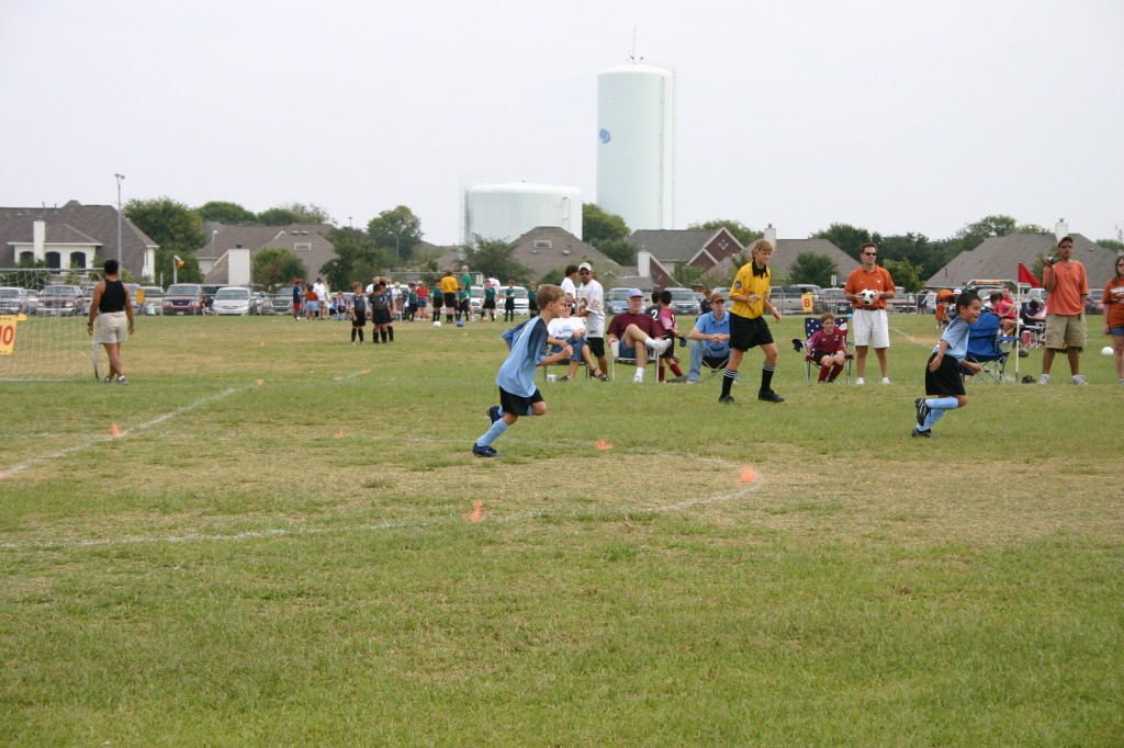 2006/10(October)/Soccer-TigerSharks-Chance/1024x768_2006-10-TigerSharks-Soccer-01-Chance-Sam.JPG