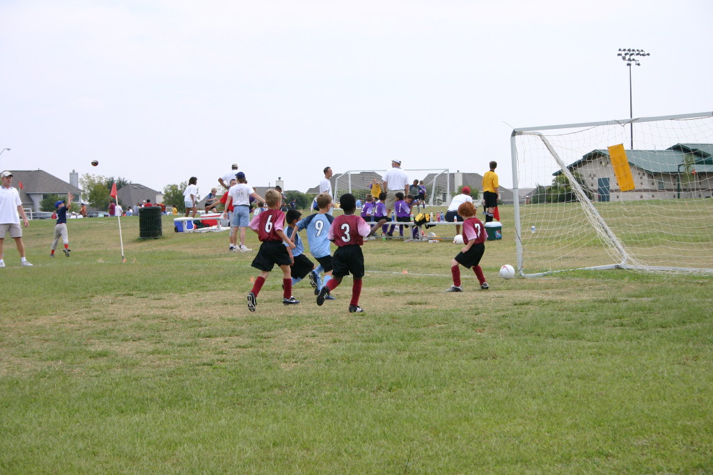 2006/10(October)/Soccer-TigerSharks-Chance/1024x768_2006-10-TigerSharks-Soccer-04-Sam-Chance.JPG
