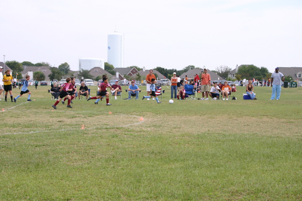 2006/10(October)/Soccer-TigerSharks-Chance/1024x768_2006-10-TigerSharks-Soccer-10-Juan.JPG