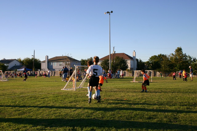2006/10(October)/Soccer-TigerSharks-Chance/640x480_2006-10-28-Chance-Soccer-3v3-tourney-33.JPG