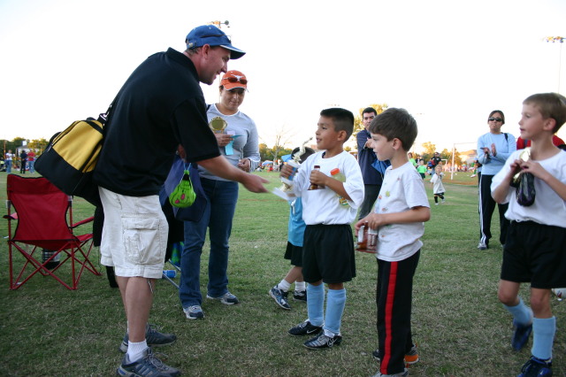 2006-10-28-Chance-Soccer-3v3-tourney-85-CoachMark-trophy-for-Juan-Dax.JPG