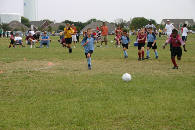 2006/10(October)/Soccer-TigerSharks-Chance/640x480_2006-10-TigerSharks-Soccer-02-Chance-Sam-Matthew.JPG