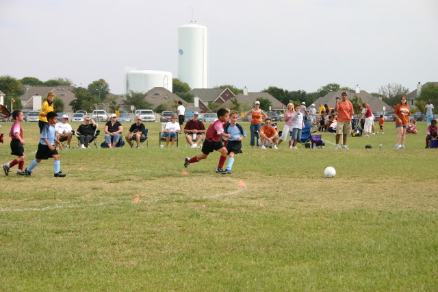 2006/10(October)/Soccer-TigerSharks-Chance/640x480_2006-10-TigerSharks-Soccer-16-Paul-Chance.JPG