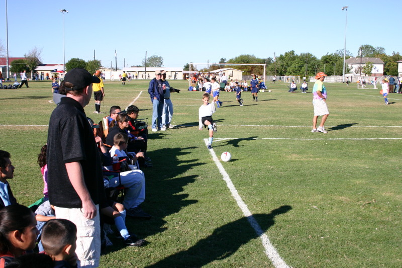 2006/10(October)/Soccer-TigerSharks-Chance/800x600_2006-10-28-Chance-Soccer-3v3-tourney-06.JPG