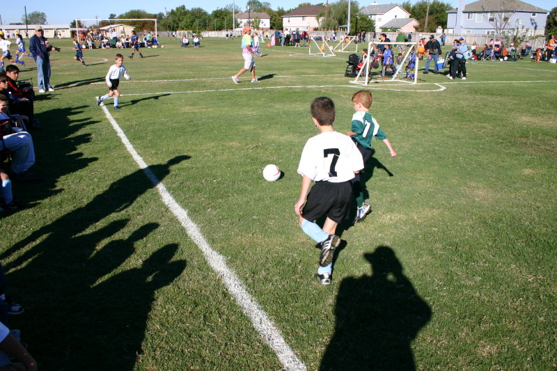 2006/10(October)/Soccer-TigerSharks-Chance/800x600_2006-10-28-Chance-Soccer-3v3-tourney-07-Matthew.JPG
