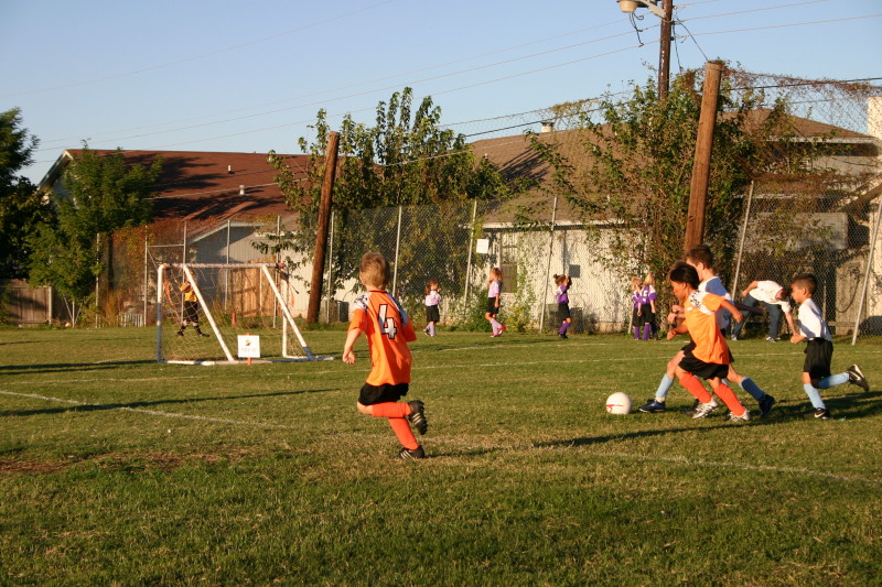 2006/10(October)/Soccer-TigerSharks-Chance/800x600_2006-10-28-Chance-Soccer-3v3-tourney-37-Matthew-Jonathon.JPG