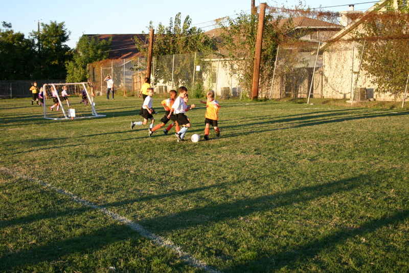 2006/10(October)/Soccer-TigerSharks-Chance/800x600_2006-10-28-Chance-Soccer-3v3-tourney-57-Matthew.JPG