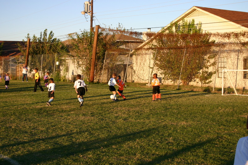 2006/10(October)/Soccer-TigerSharks-Chance/800x600_2006-10-28-Chance-Soccer-3v3-tourney-58-Jonathon-Matthew.JPG