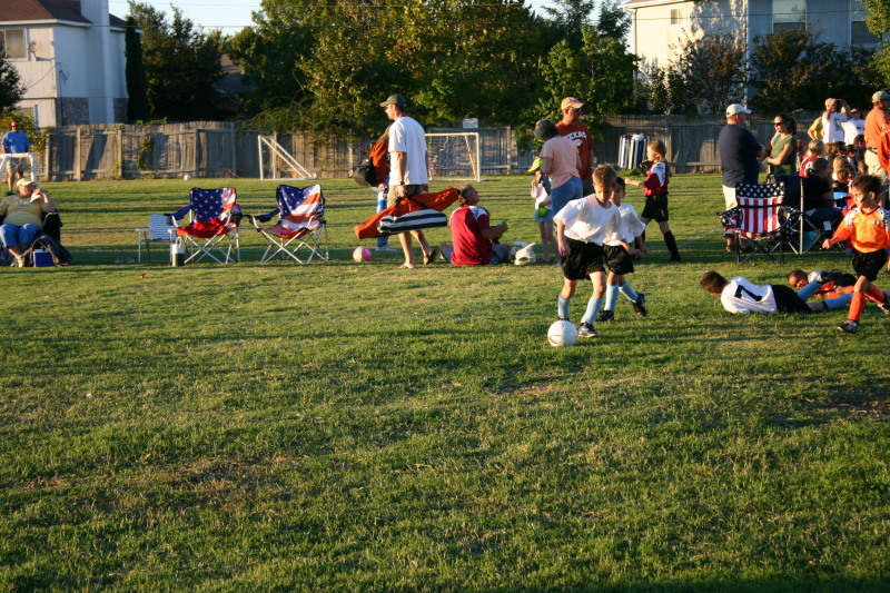 2006/10(October)/Soccer-TigerSharks-Chance/800x600_2006-10-28-Chance-Soccer-3v3-tourney-60-Jonathon-Matthew.JPG