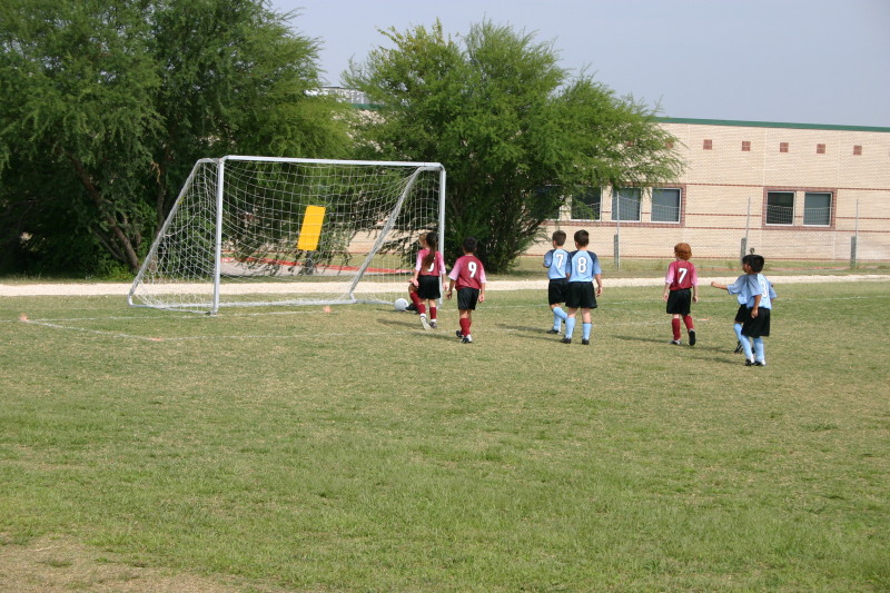 2006/10(October)/Soccer-TigerSharks-Chance/800x600_2006-10-TigerSharks-Soccer-24-Matthew-Brandon-Jonathon-Juan.JPG