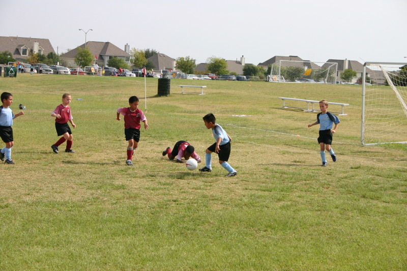 2006/10(October)/Soccer-TigerSharks-Chance/800x600_2006-10-TigerSharks-Soccer-27-Sam-Juan-Chance.JPG