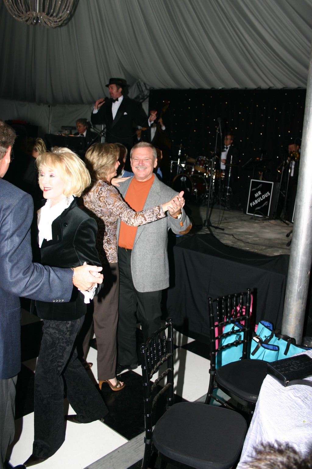 2006/11(November)/Escondito-Party/1024x768_2006-11-18-Escondito-party-10-Jim-Janeen.JPG