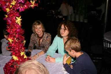 2006-11-18-Escondito-party-04-Janeen-Suzi-Chance.JPG