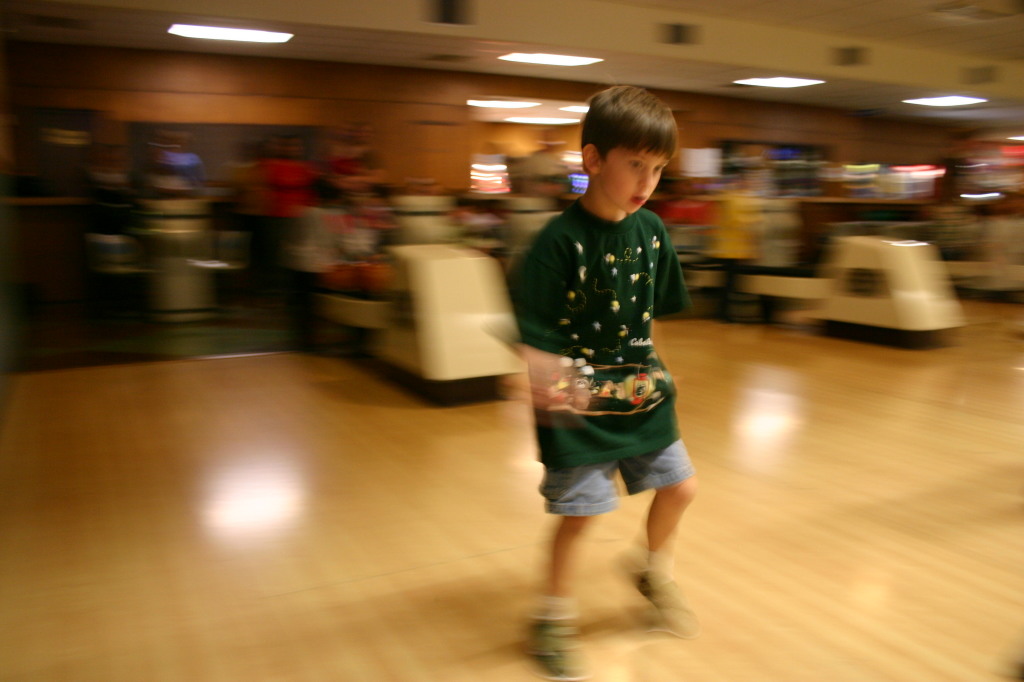 2006/11(November)/FireCracker-soccer-party/1024x768_2006-11-19-FireCracker-bowling-party-02-Dax.JPG
