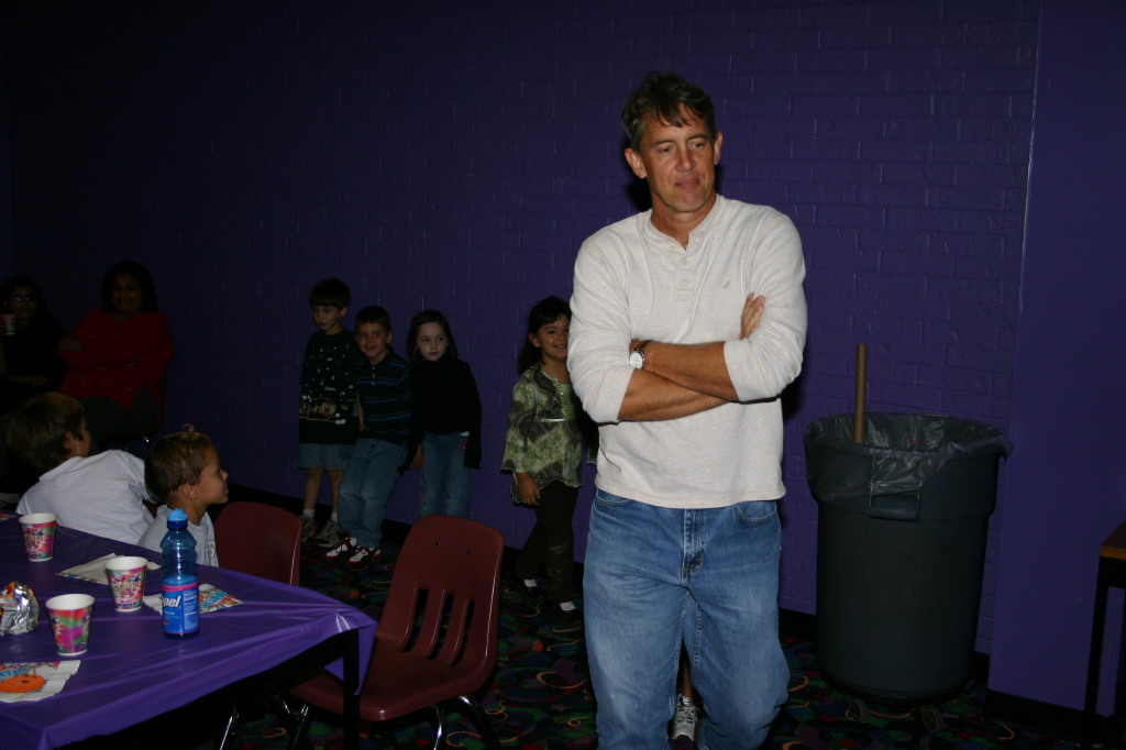 2006/11(November)/FireCracker-soccer-party/1024x768_2006-11-19-FireCracker-bowling-party-06.JPG