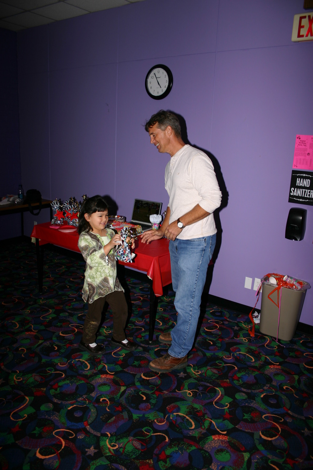 2006-11-19-FireCracker-bowling-party-13-Lauren.JPG