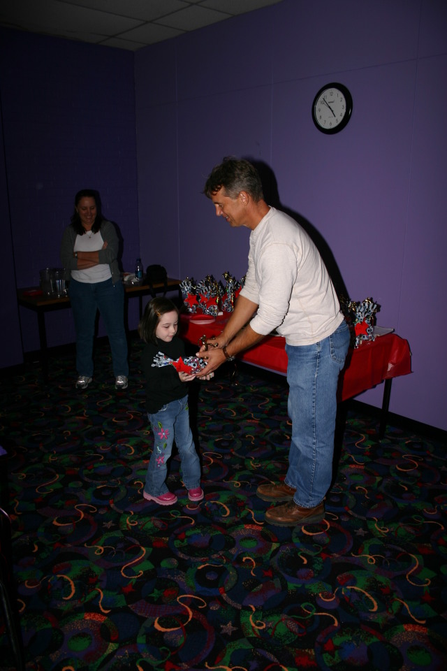 2006/11(November)/FireCracker-soccer-party/640x480_2006-11-19-FireCracker-bowling-party-09-Audrey.JPG