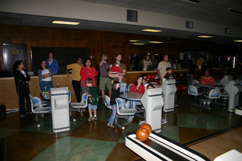 2006/11(November)/FireCracker-soccer-party/800x600_2006-11-19-FireCracker-bowling-party-04.JPG