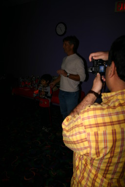 2006-11-19-FireCracker-bowling-party-10-Avi.JPG