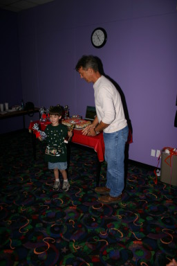 2006-11-19-FireCracker-bowling-party-11-Dax.JPG