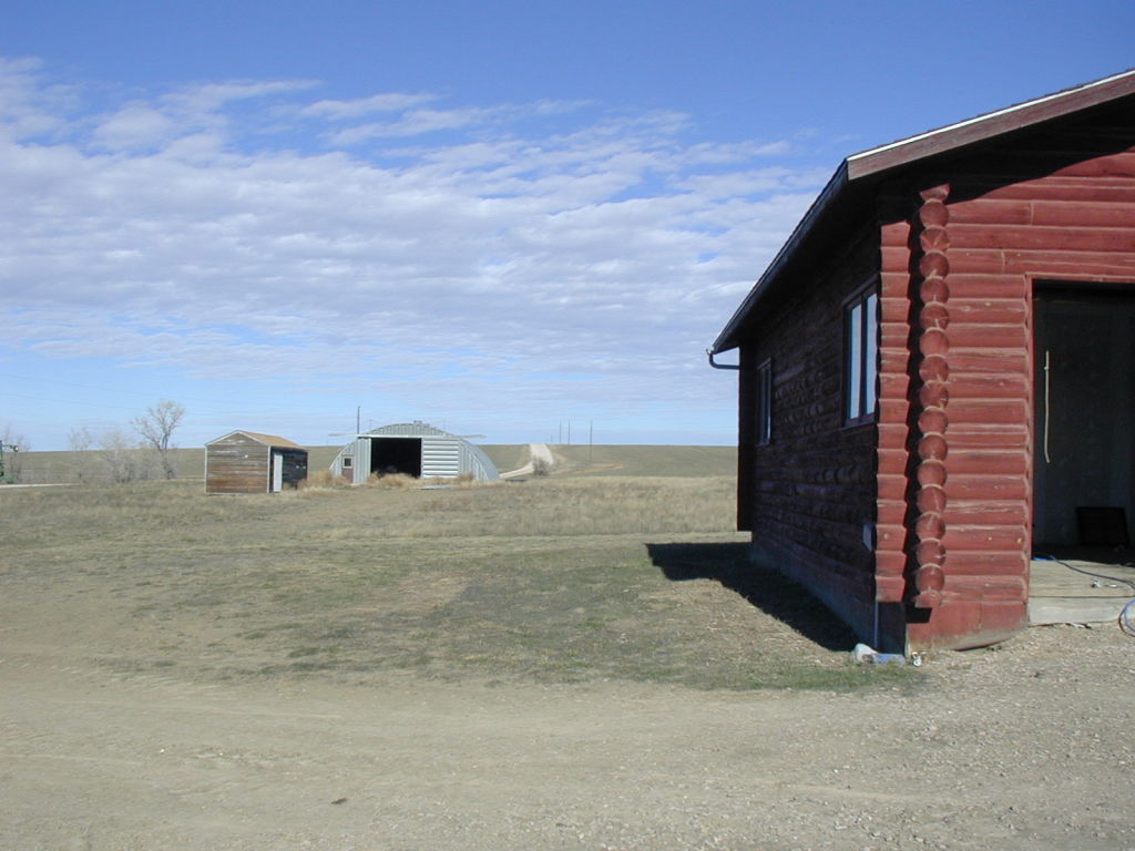 2006-11-08-SD-Hunting-07-cabin.JPG