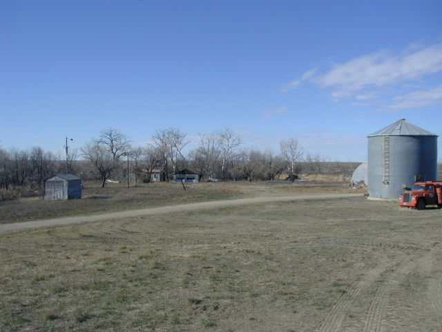 2006/11(November)/SD-Hunting/640x480_2006-11-08-SD-Hunting-05-cabin.JPG
