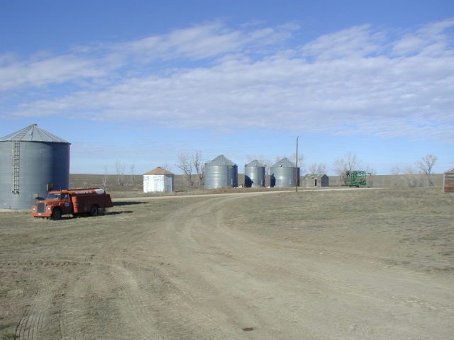 2006/11(November)/SD-Hunting/640x480_2006-11-08-SD-Hunting-06-cabin.JPG
