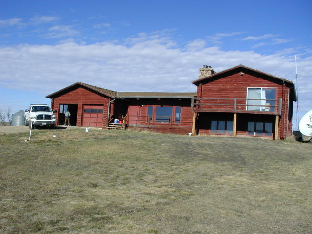 2006-11-08-SD-Hunting-09-cabin.JPG