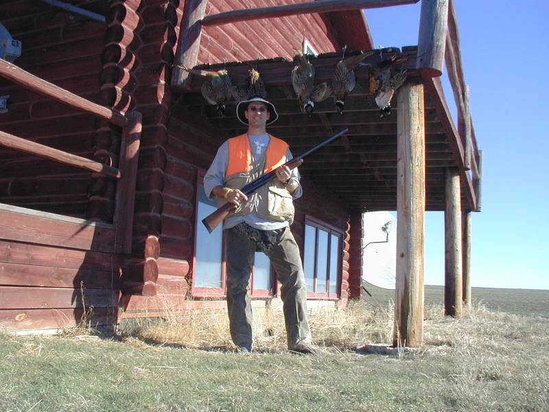 2006/11(November)/SD-Hunting/800x600_2006-11-08-SD-Hunting-03-Travis-Pheasants.JPG