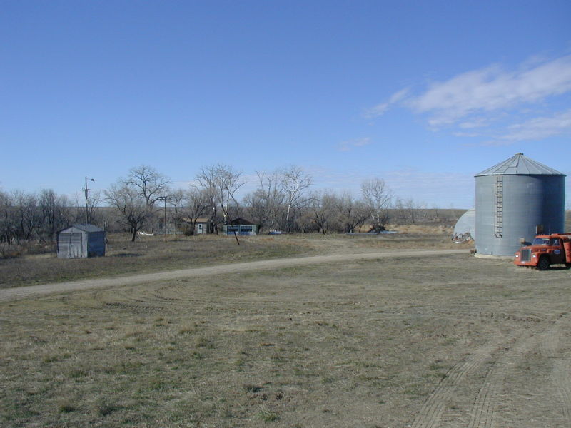 2006-11-08-SD-Hunting-05-cabin.JPG