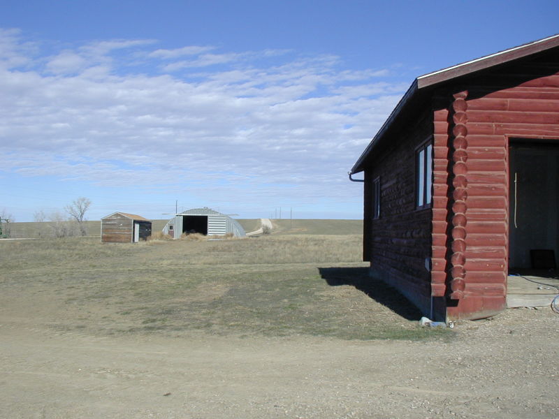 2006/11(November)/SD-Hunting/800x600_2006-11-08-SD-Hunting-07-cabin.JPG