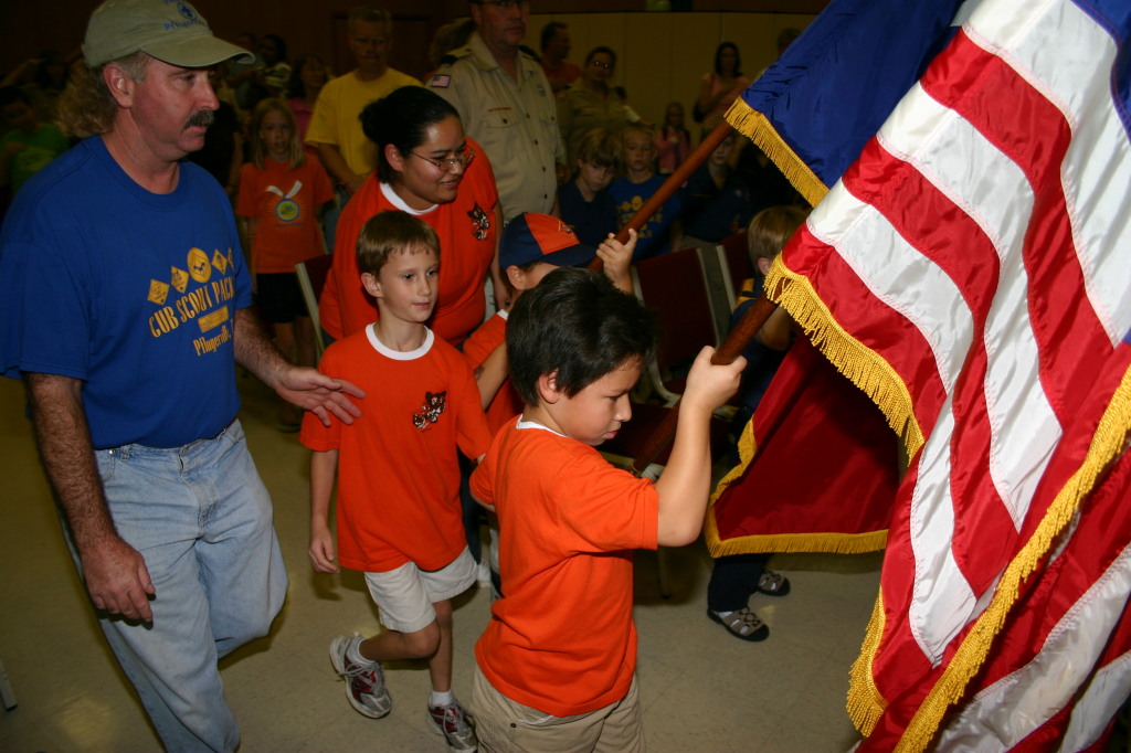 2006/11(November)/Scout-Pack-meeting/1024x768_2006-11-29-TigerCub-pack-meeting-flag-ceremony-2.JPG