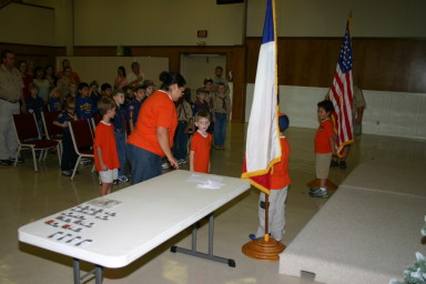 2006-11-29-TigerCub-pack-meeting-flag-ceremony-3.JPG