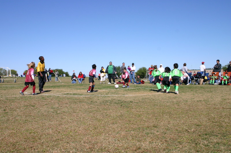 2006/11(November)/Soccer-FireCrackers-Dax/800x600_2006-11-11-Firecrackers-Soccer-21-Lindsey-Avi-Andrew.JPG