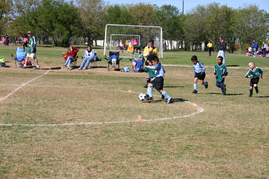 2006/11(November)/Soccer-TigerSharks-Chance/1024x768_2006-11-11-TigerSharks-soccer-37-Juan-Sam.JPG