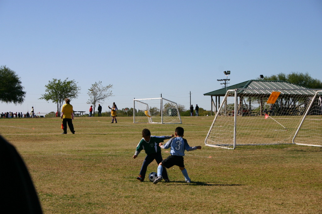 2006-11-11-TigerSharks-soccer-41-Juan.JPG