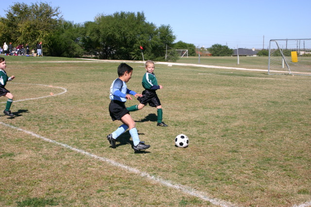 2006/11(November)/Soccer-TigerSharks-Chance/640x480_2006-11-11-TigerSharks-soccer-21-Sam.JPG