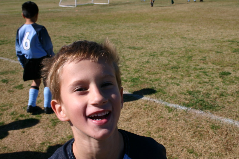 2006/11(November)/Soccer-TigerSharks-Chance/800x600_2006-11-11-TigerSharks-soccer-19-Chance.JPG