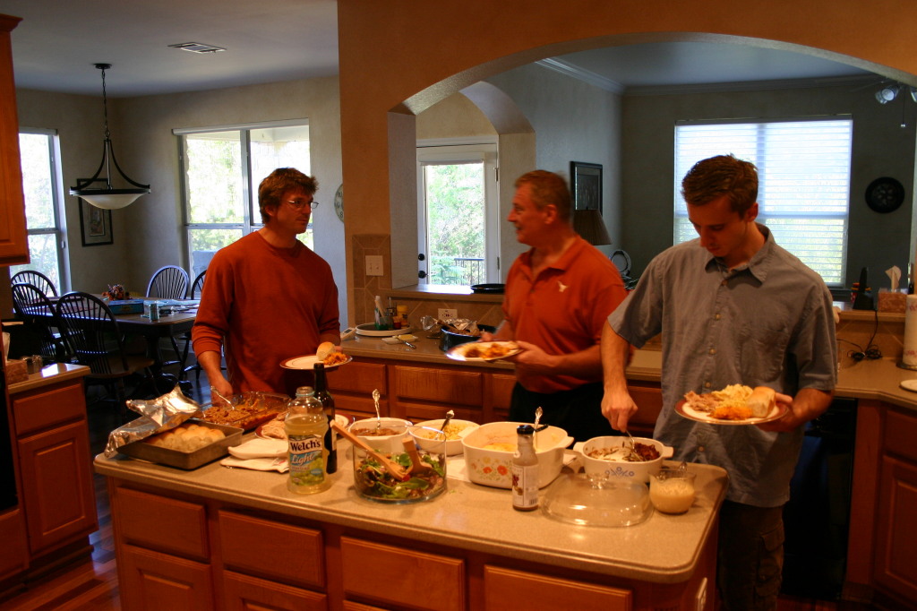 2006/11(November)/Thanksgiving/1024x768_2006-11-23-ThanksGiving-10-Justin-Jim-Josh.JPG