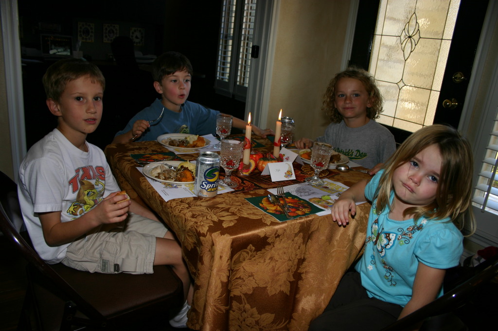 2006/11(November)/Thanksgiving/1024x768_2006-11-23-ThanksGiving-13-Chance-Dax-Vale-Kyla.JPG