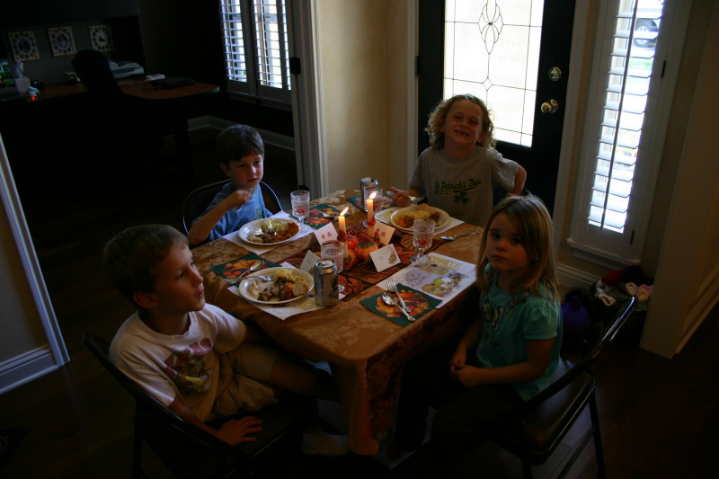 2006/11(November)/Thanksgiving/800x600_2006-11-23-ThanksGiving-11-Chance-Dax-Vale-Kyla.JPG