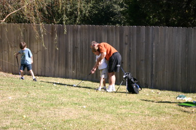 2006-11-23-ThanksGiving-08-Dax-Chance-Jim-golfing.JPG