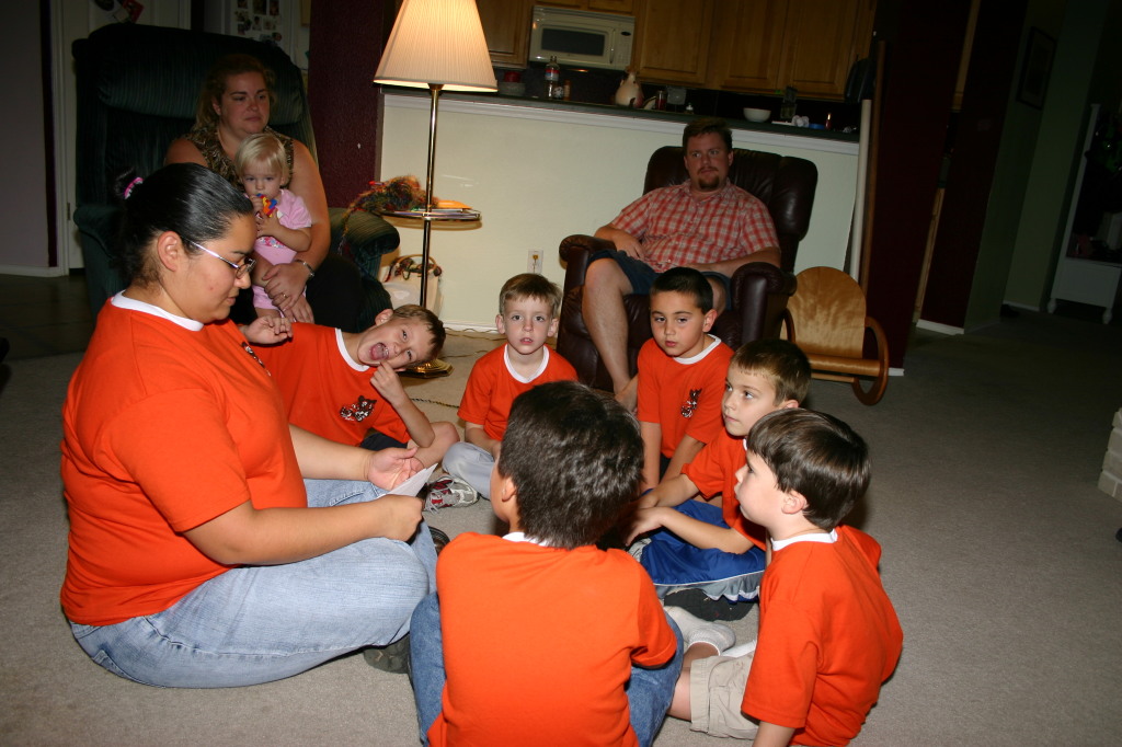 2006/11(November)/TigerScouts/1024x768_2006-11-14-TigerScouts-Den1-04.JPG
