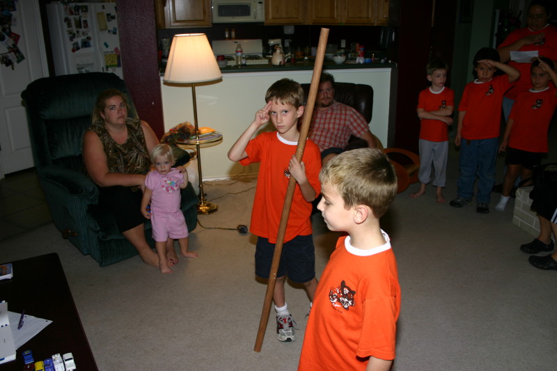 2006/11(November)/TigerScouts/800x600_2006-11-14-TigerScouts-Den1-03-flag-ceremony-Chance.JPG