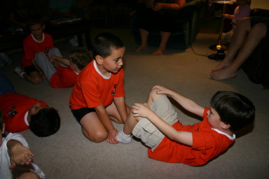 2006-11-14-TigerScouts-Den1-07-situps.JPG